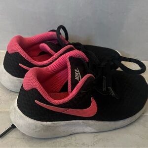 Girls Nike Tanjun sneakers size 11